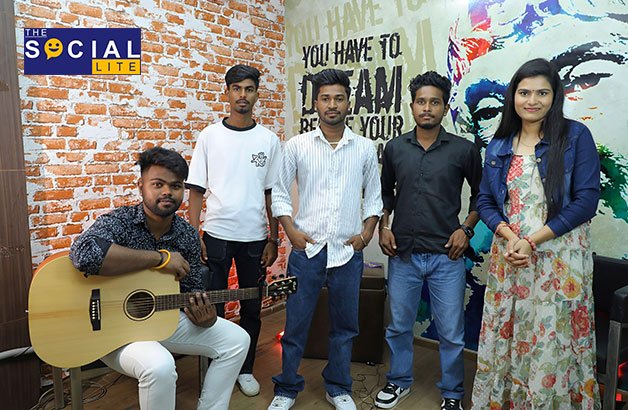 RITIK KUMAR : METRO VIRAL SINGER
